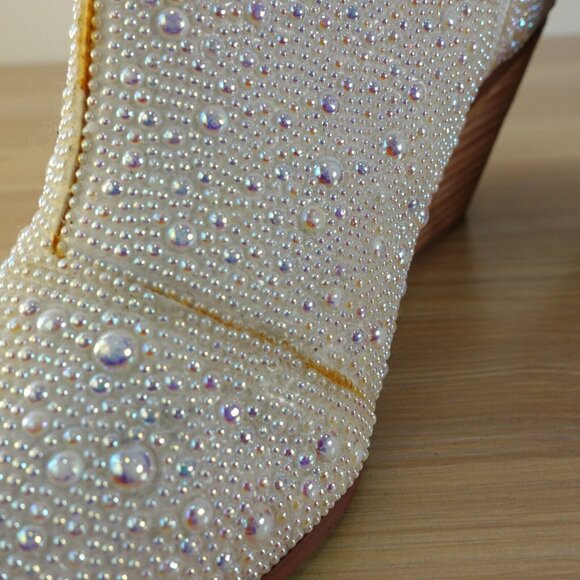 Betsey Johnson White Boots Western 9‎ Shoes Womens Bootie Pearls Pointed SB Diva - Picture 9 of 16